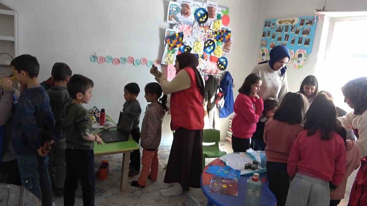 Böğürdelen İlkokulu’nda Hasköy Gençlik Merkezi Gönüllüleriyle Neşeli Etkinlik