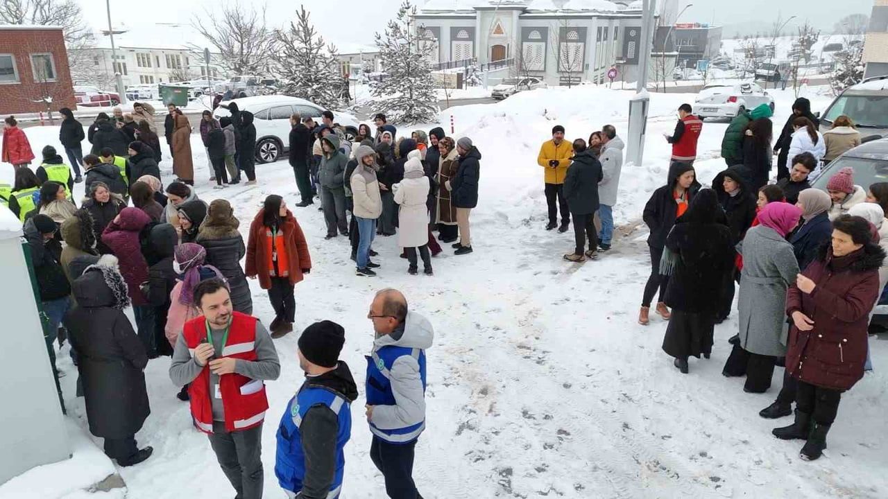 Bolu Abant İzzet Baysal Üniversitesi Diş Hekimliği Fakültesi'nde Yangın Tatbikatı