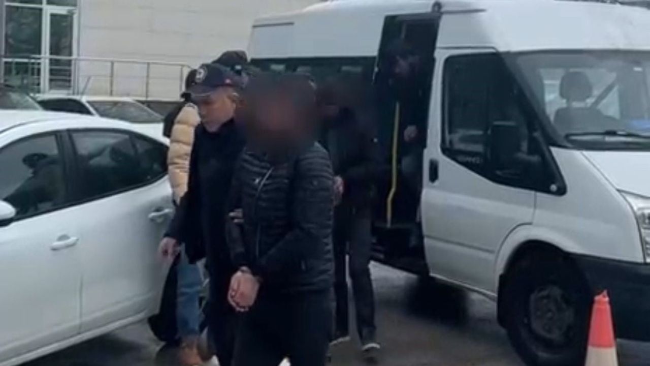 Bolu'da Göçmen Kaçakçılığı Operasyonu: 5 Tutuklama, 13 Afgan Yakalandı