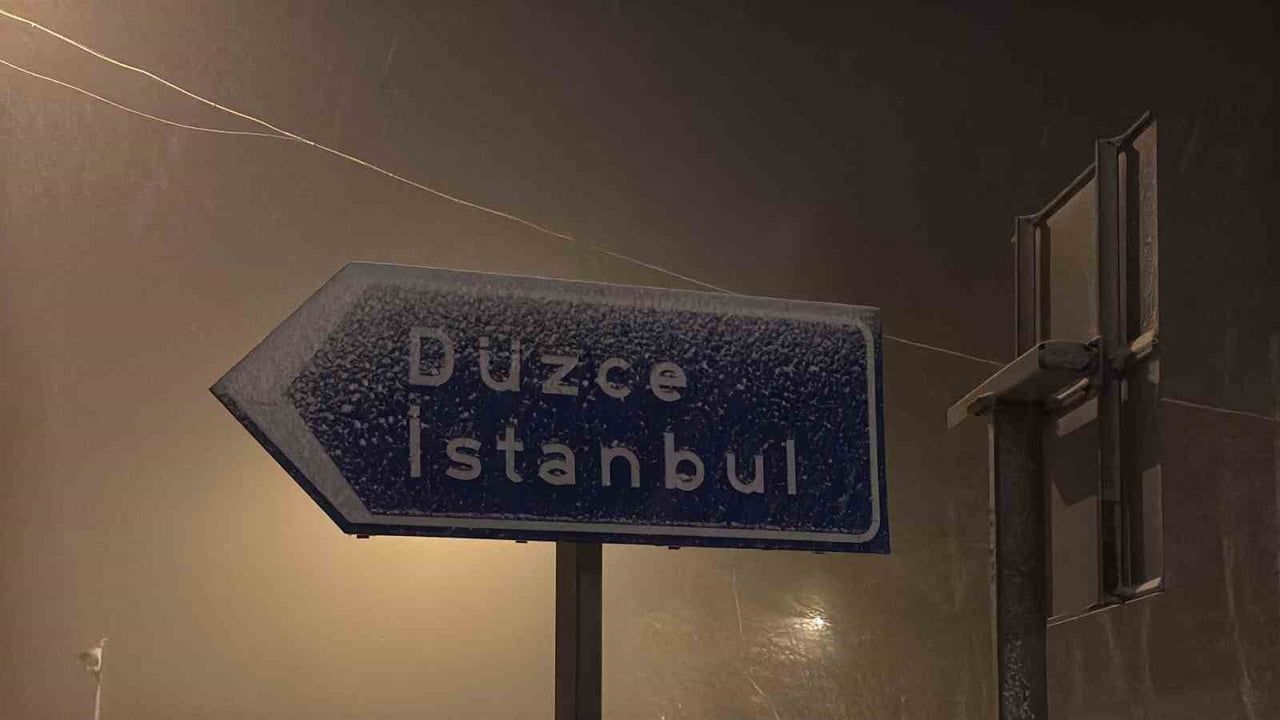 Bolu Dağı'nda D-100'de Kar Yağışı Ulaşımı Etkiliyor