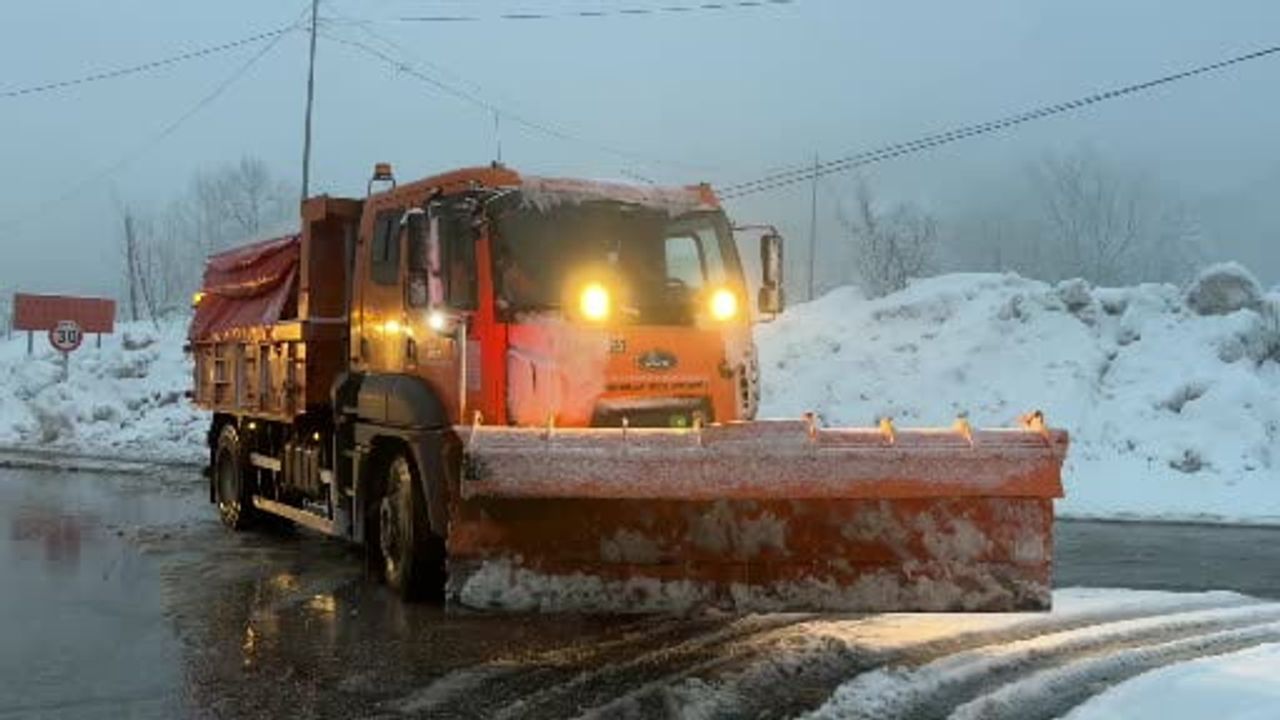 Bolu Dağı'nda Kar ve Hafif Sis — D-100'de Görüş Düşüyor