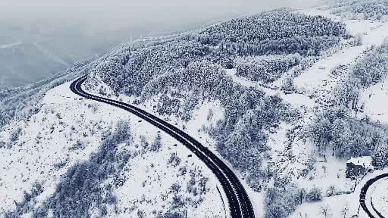 Bolu Dağı'nda Kartpostallık Kar Manzarası