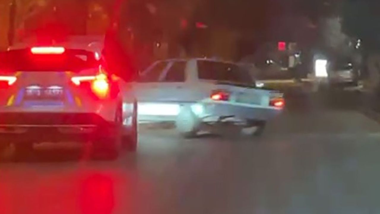 Bornova'da polisten kaçan sürücü kaldırıma çıkarak kaza yaptı