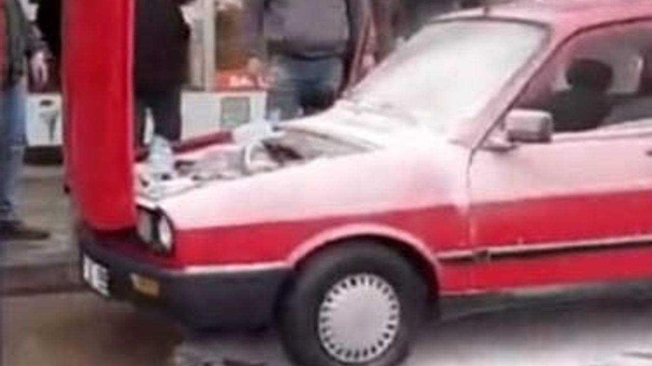 Boyabat'ta Otomobil Yangını: Esnaf Müdahalesi Facianın Önlendi