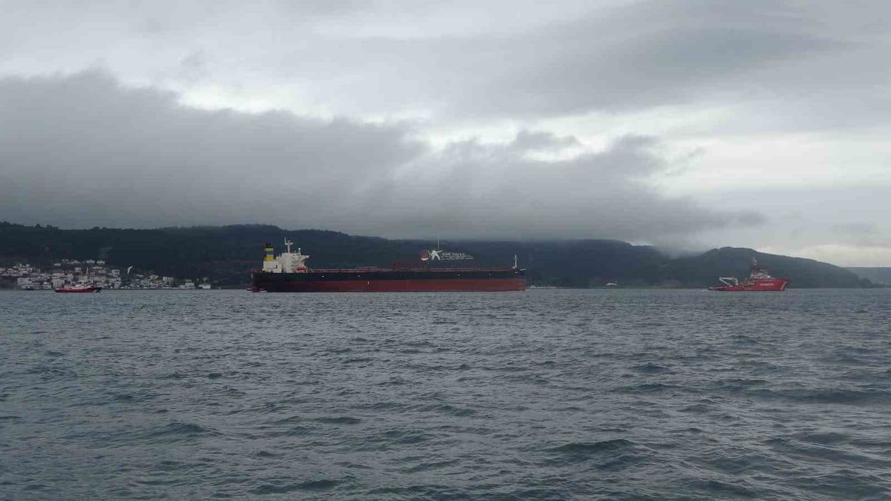 Bozcaada’da Karaya Oturan 'QENDIL' Tankeri Yalova’ya Bakıma Sevk Edildi — İHA İddiası