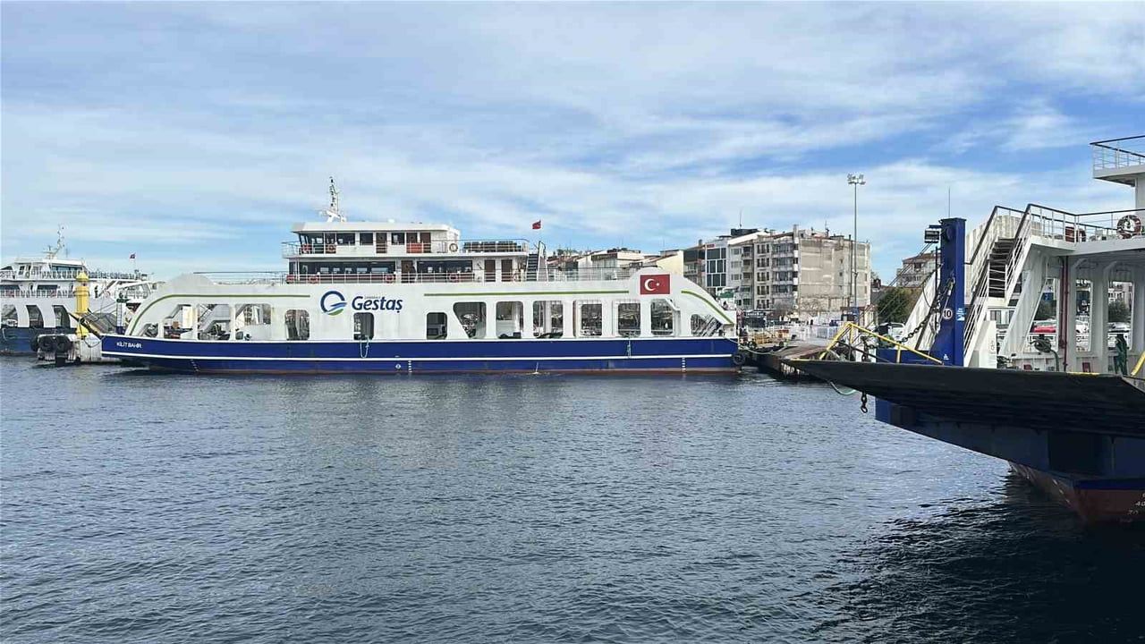 Bozcaada ve Gökçeada'ya Hafta Sonu Tüm Feribot Seferleri İptal Edildi