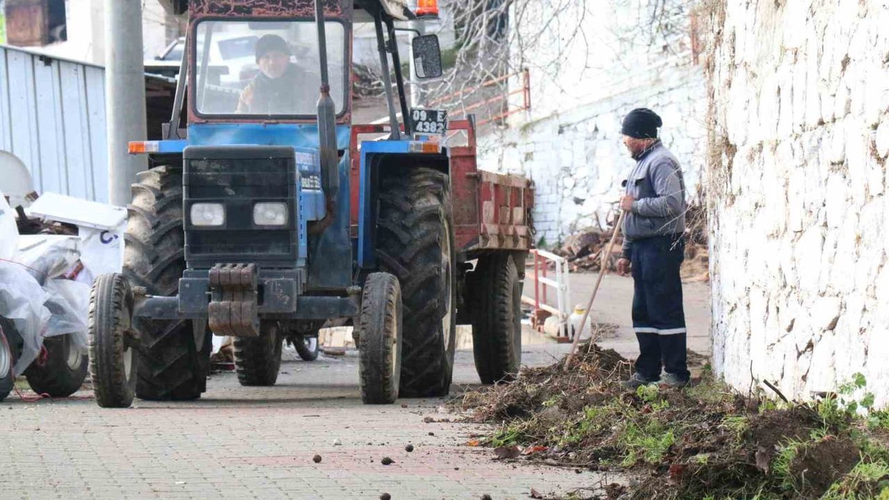 Bozdoğan Belediyesi, Madran Mahallesi'nde Kapsamlı Temizlik Çalışması