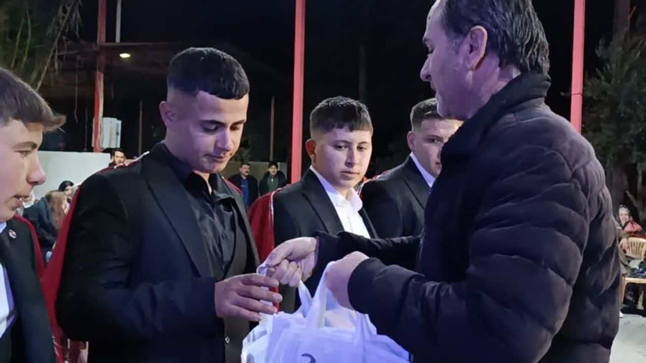 Bozdoğan’da Askere Uğurlama: Kur’an-ı Kerim ve Türk Bayrağı Hediye Edildi