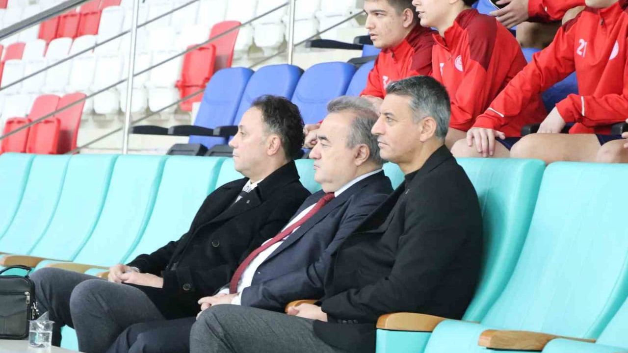 Bozüyük'te Okul Sporları Genç Erkek Futsal Coşkusu