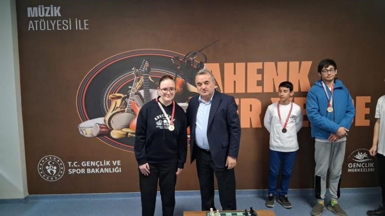 Bozüyük'te Satranç Turnuvası Düzenlendi