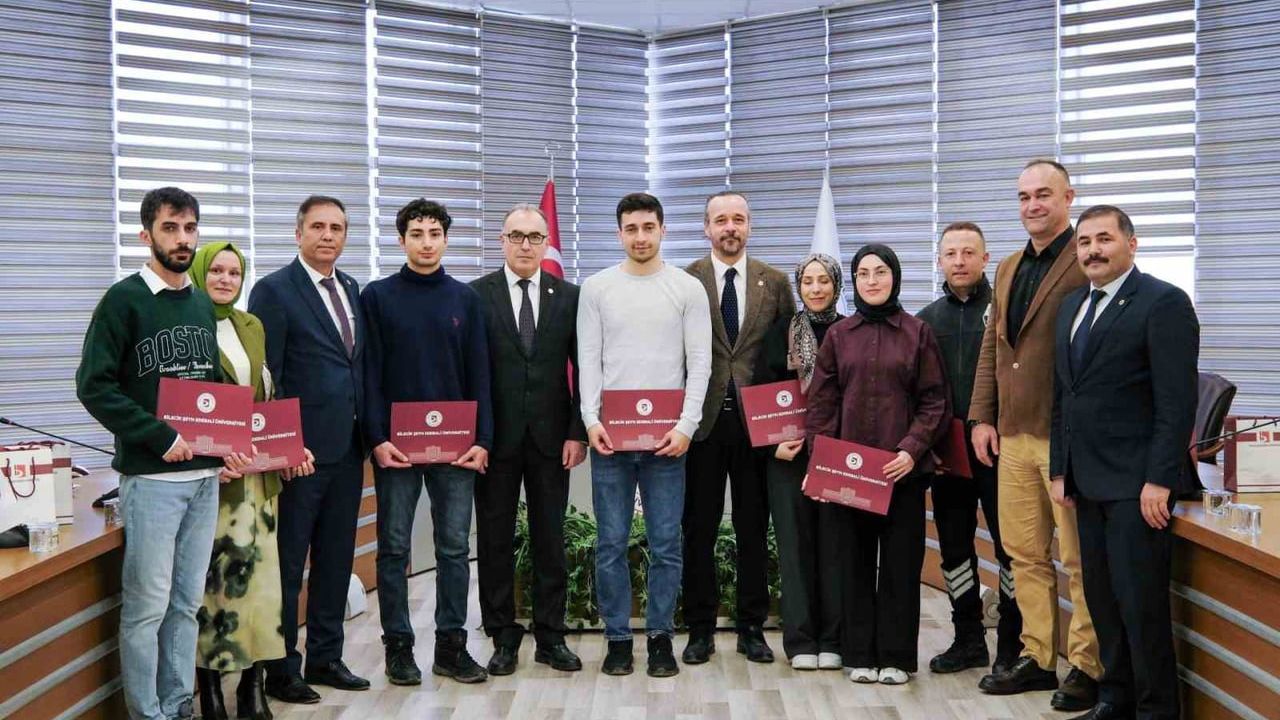 BŞEÜ'de Satrançta Başarı: Öğrenciler Ödüllendirildi