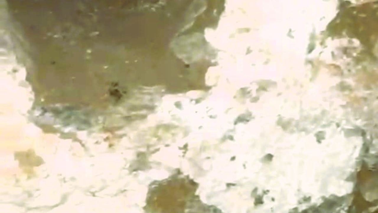 Buldan'da Defineciler 300 Yıllık Tarihi Hamamı Talan Etti