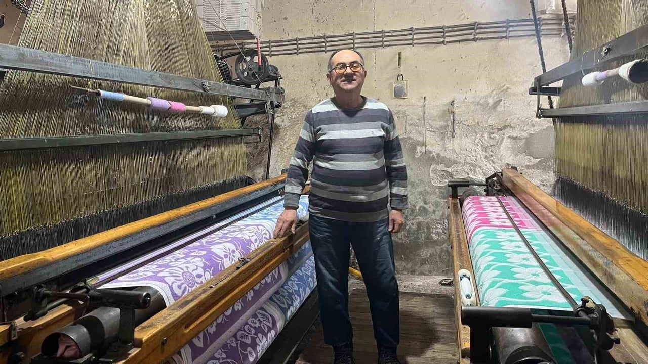 Buldan'da Kara Tezgâhlarla Havlu Geleneği Sürüyor