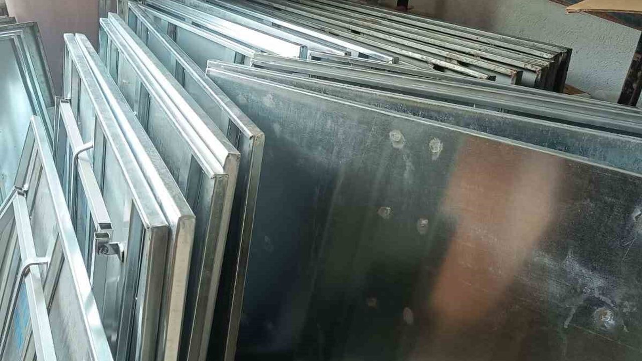 Buldan Ziraat Odası'ndan Yenicekent'e gübre gömme makinası ve mahalle desteği