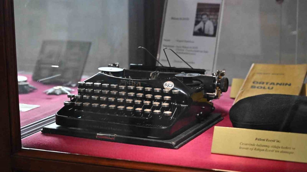 Bülent Ecevit’in 70 Yıllık 'Erika' Daktilosu Ulucanlar Cezaevi Müzesi’nde