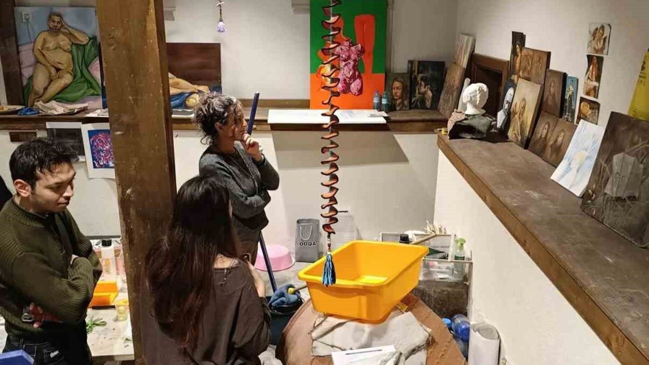 Burçak Bingöl Misi Sanatevi'nde Genç Sanatçılarla Deneyim Paylaştı