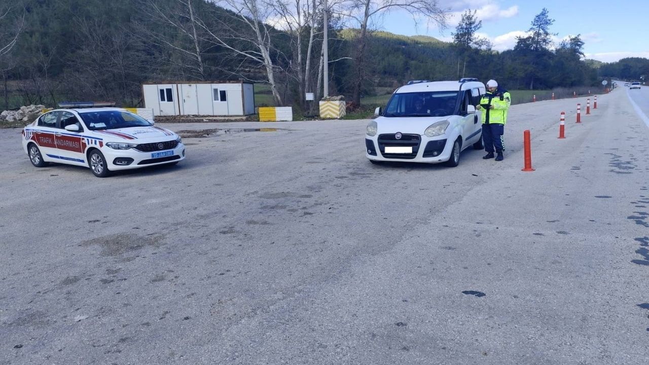 Burdur'da 1 Haftada 12 bin 910 Araç Denetlendi: Bin 21 Araç ve Sürücüye Ceza, 110 Araç Trafikten Men