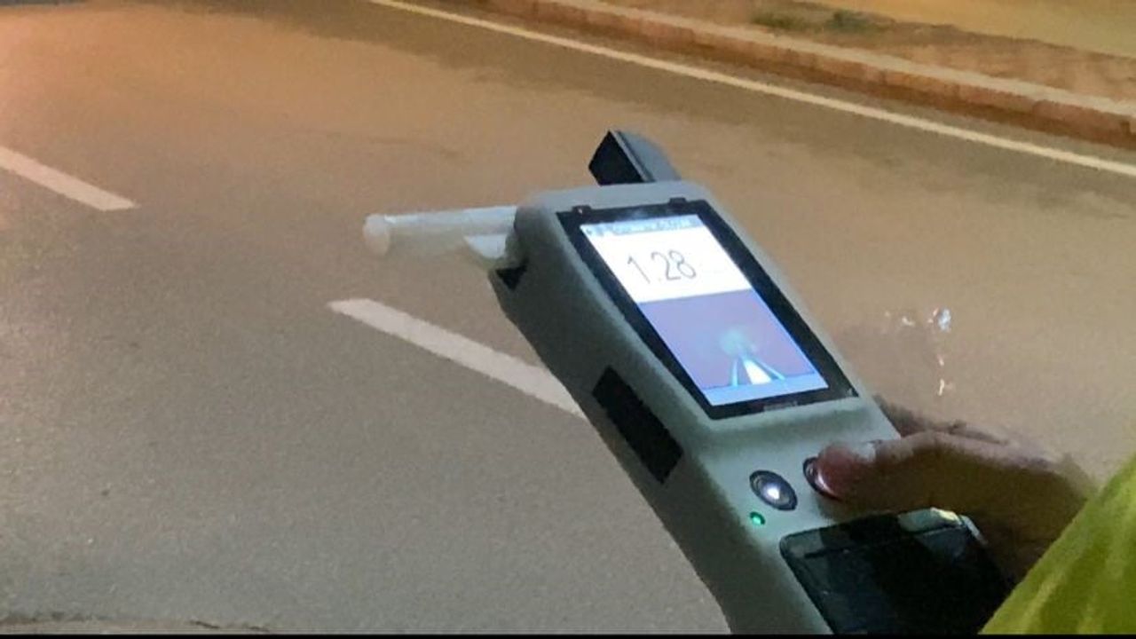 Burdur'da Alkollü Sürücü Kaldırıma Çıkınca Yakalandı: Ehliyetine 6 Ay El Konuldu