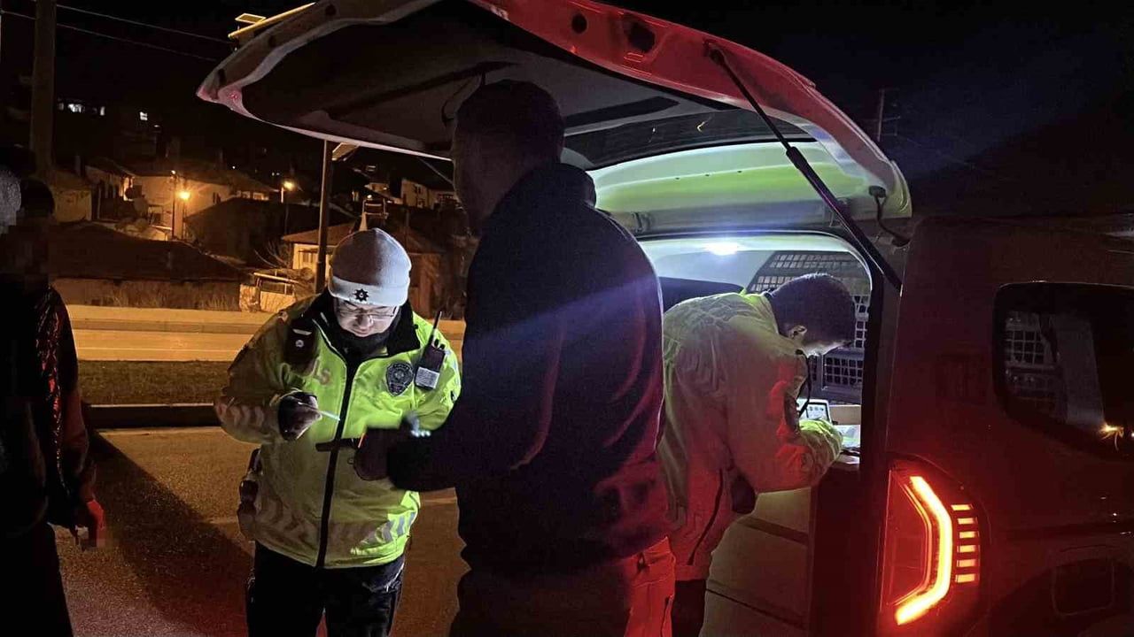 Burdur'da Alkollü Sürücü Polisleri Görünce Yer Değiştirdi: Ehliyete 6 Ay El Konuldu, 11 bin 629 lira Ceza