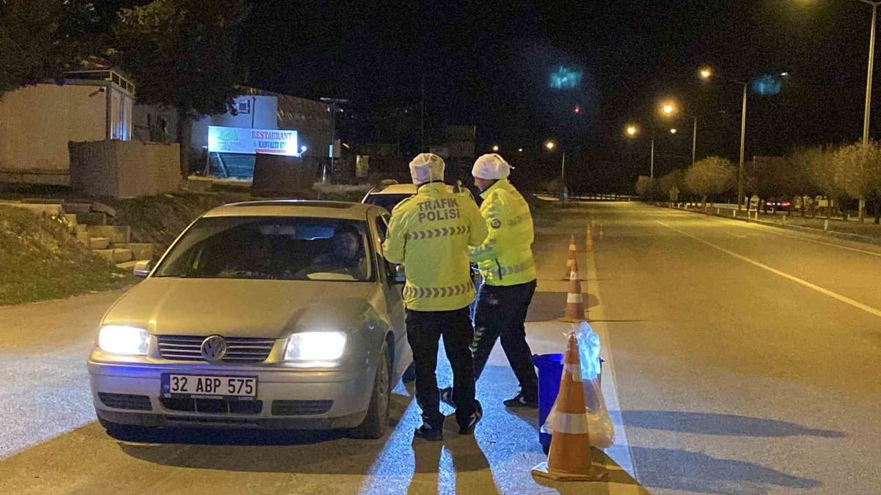 Burdur'da 'dur' ihtarına uymayan tır sürücüsü yakalandı: Ehliyetsiz ve asker kaçağı çıktı