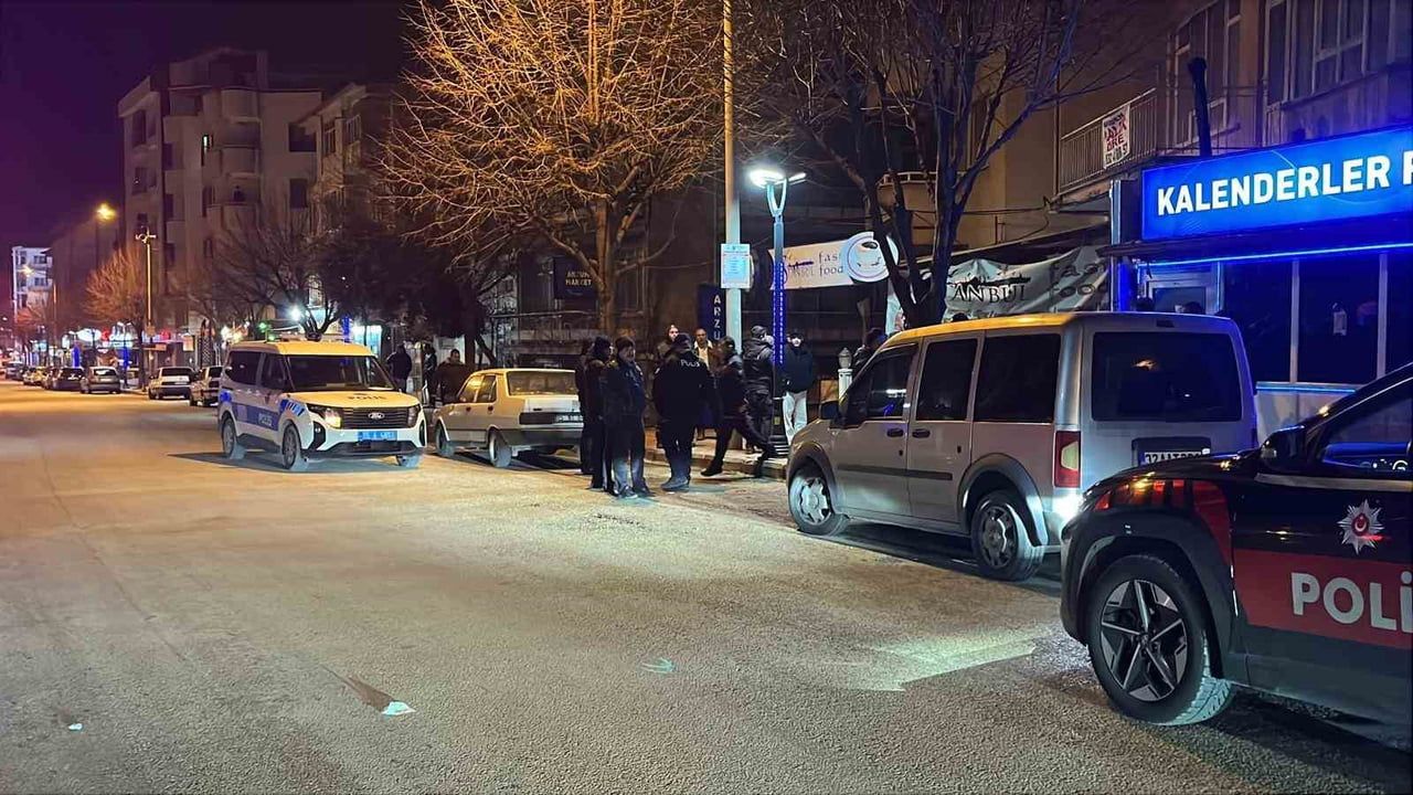 Burdur'da eğlence mekanında kavga: 2 kişi bıçaklandı, şüpheli gözaltında