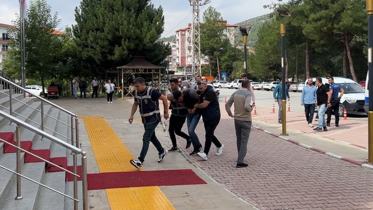 Burdur'da kuzenini öldüren sanığa 36 yıl, eşine 29 yıl hapis
