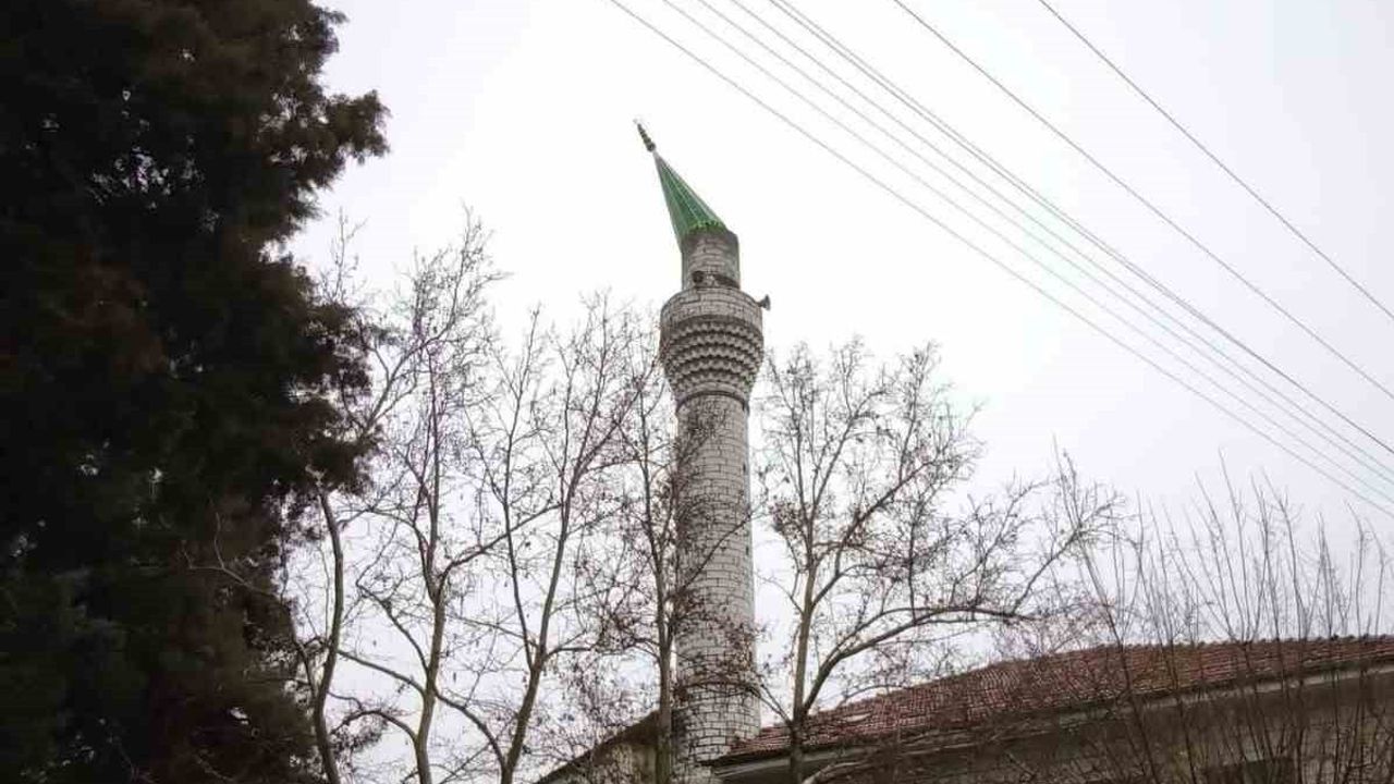 Burdur'da Şiddetli Rüzgar: Salda Köyü'nde Minare Kubbesi Koptu