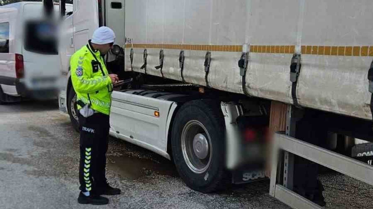Burdur'da Yük Taşıyan Araçlara Denetim: 138 Kontrol, 2 Araç Trafikten Men