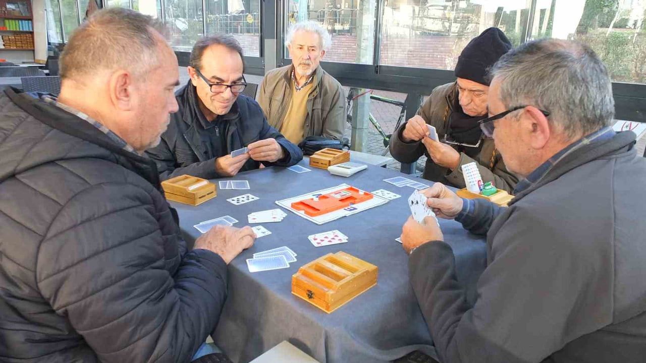 Burhaniye'de Briç Federasyon Turnuvası: 36 Sporcu Yarıştı