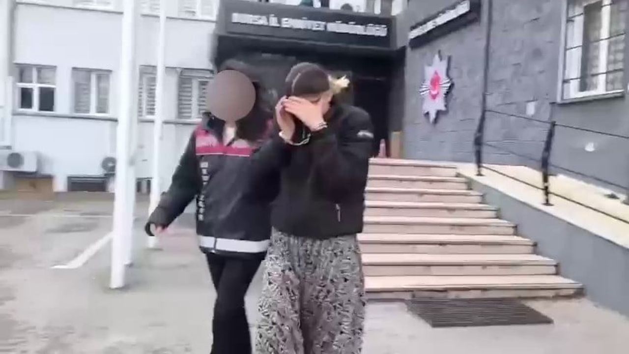 Bursa'da 107 Suç Kaydı Olan Kadın Hırsız Baza Altında Yakalandı