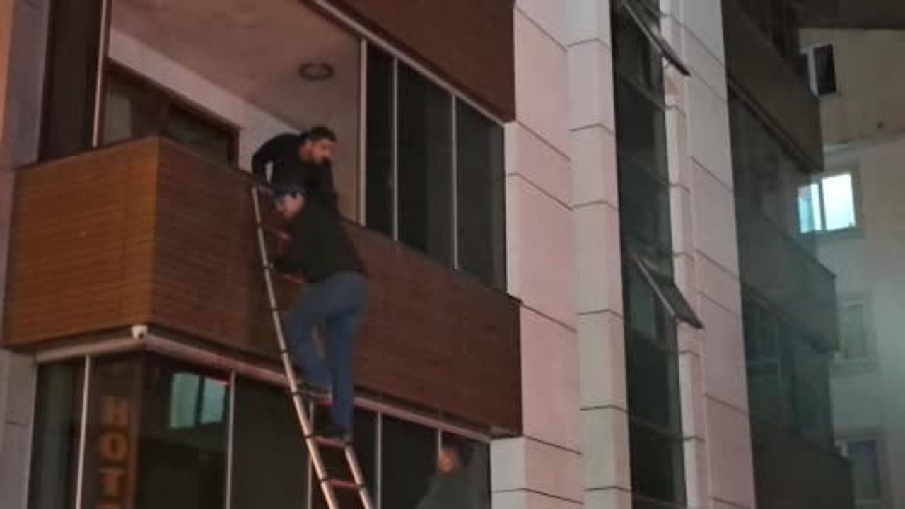 Bursa'da 5 Katlı Otelde Yangın: Üst Katlarda Mahsur Kalanlar