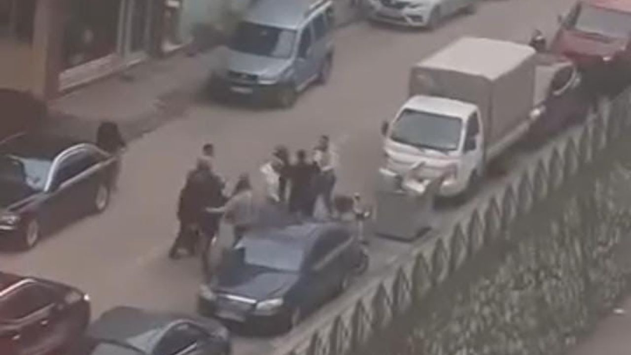 Bursa'da Cadde Ortasında Kavga: Kanalboyu Caddesi'nde Trafik Kilitlendi