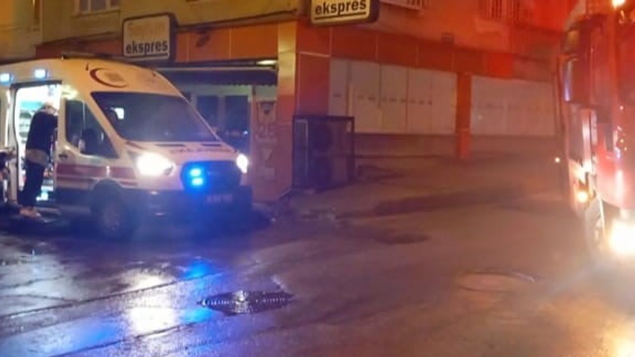 Bursa'da Çay Ocağında Gece Yarısı Yangın: İtfaiye Müdahalesi