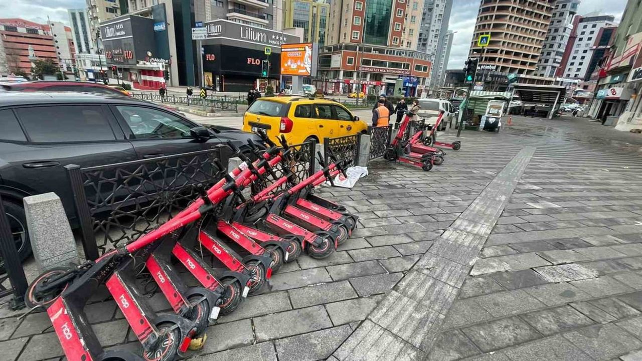 Bursa'da fırtına: saatte 75 km ile hayat felç oldu, teleferik ve feribot seferleri iptal