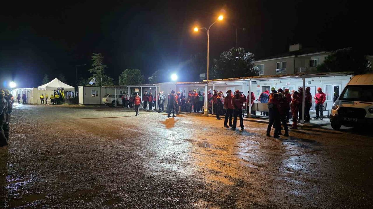 Bursa'da Gemlik merkezli 6,7'lik deprem tatbikatı gerçeğini aratmadı