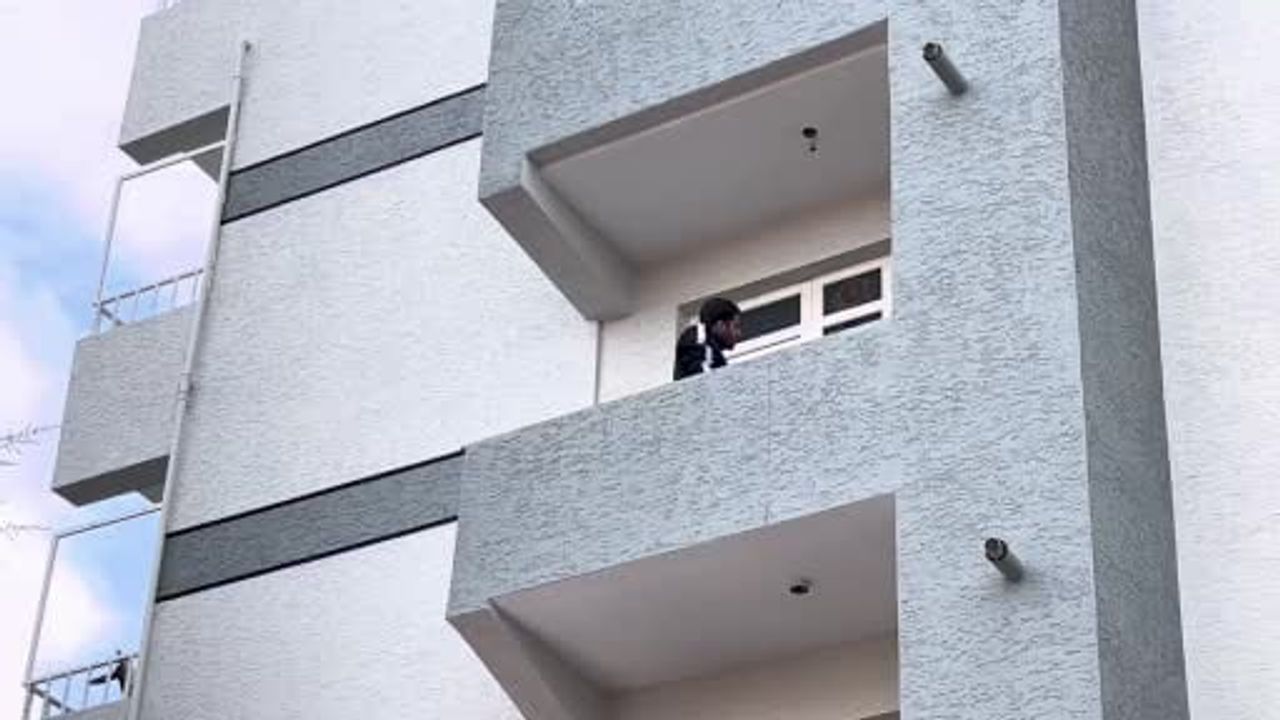 Bursa'da izinli mahkum balkona kilitlendi — müzakereci ekipler sevk edildi