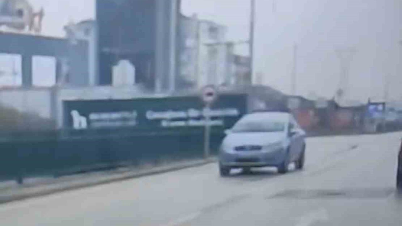 Bursa'da İzmir Yolu'nda Ters Yöne Giren Otomobil Paniğe Neden Oldu