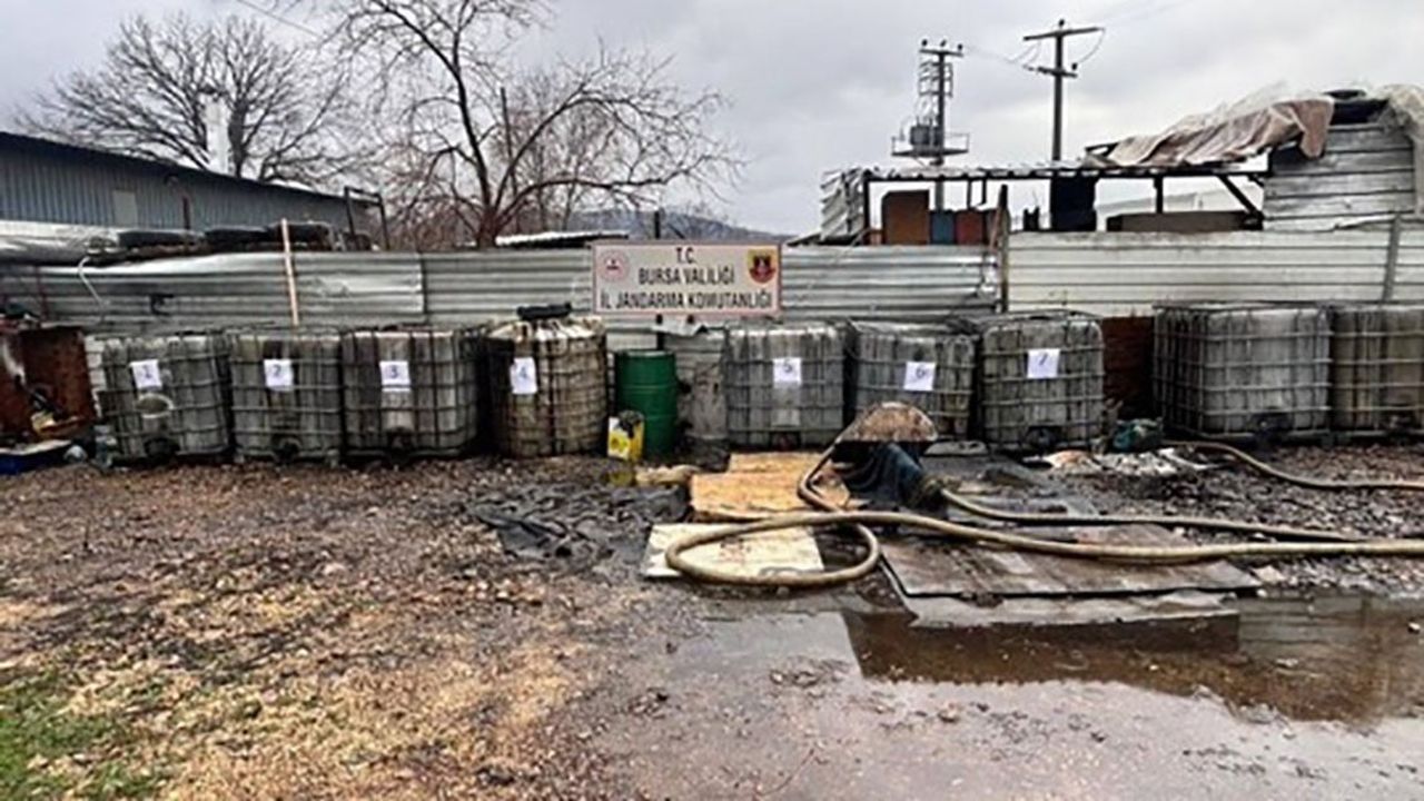 Bursa'da Kaçak Akaryakıt Operasyonu: 5 Gözaltı, 9 bin 200 Litre Ele Geçirildi