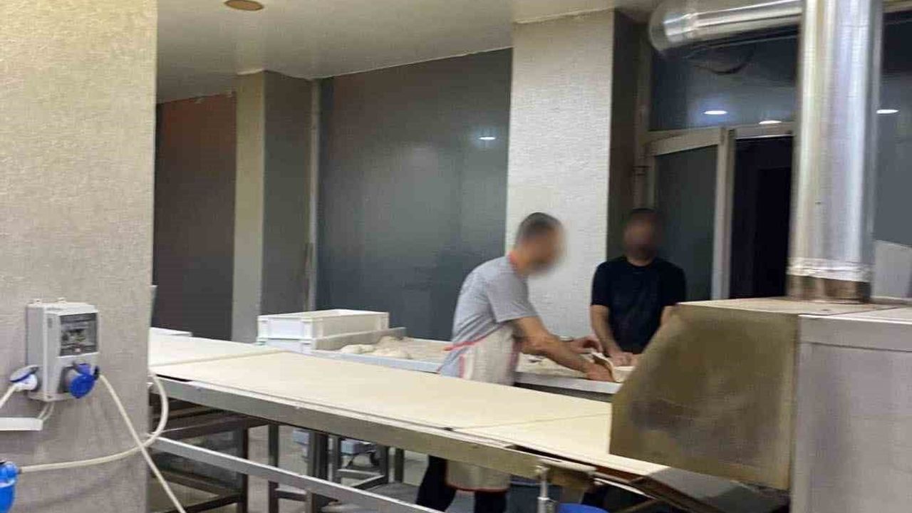 Bursa'da Kaçak Yabancı İşçi Operasyonu: 8 Yakalandı, 1 Gözaltında