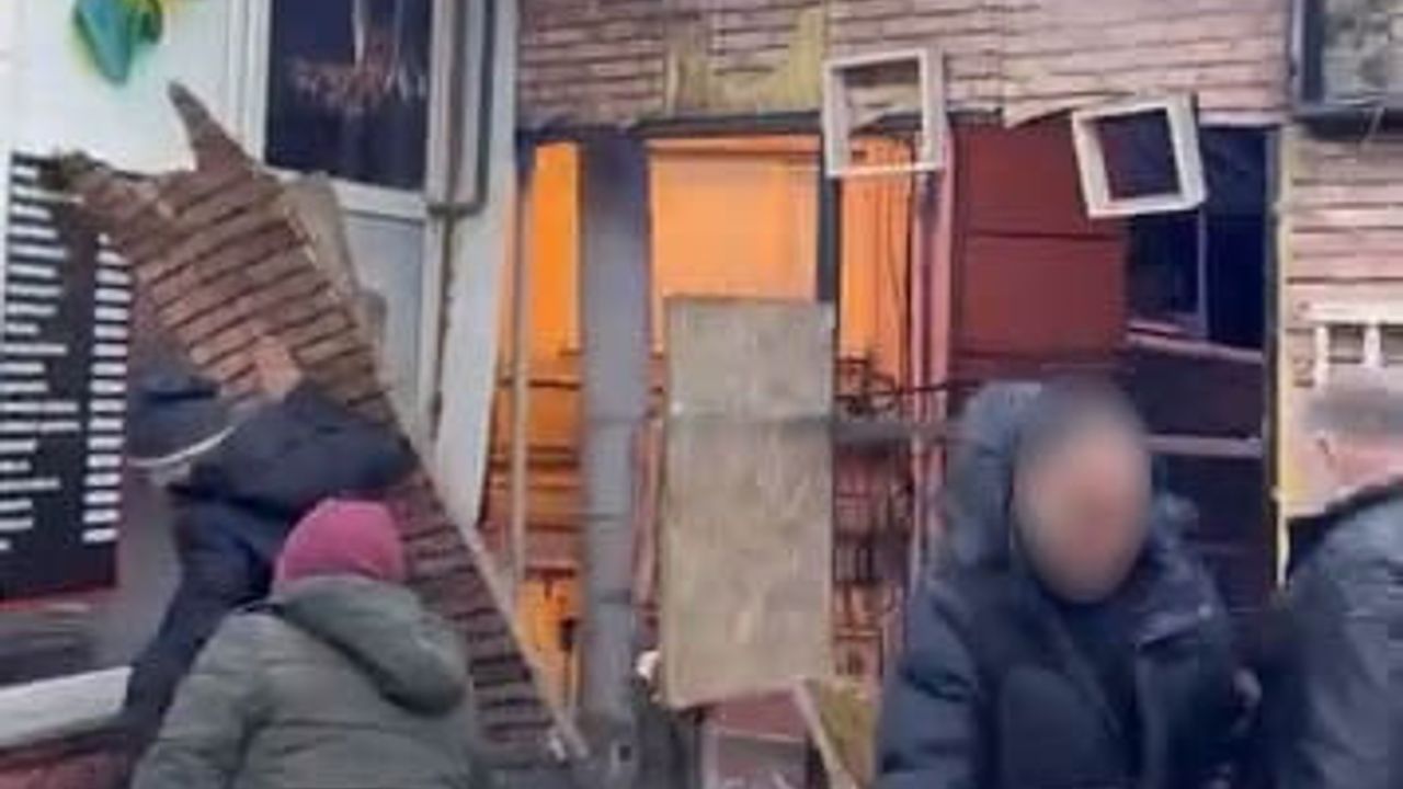 Bursa'da Kahvehanede Duvar Çöktü — Oyuncular Oyuna Devam Etti