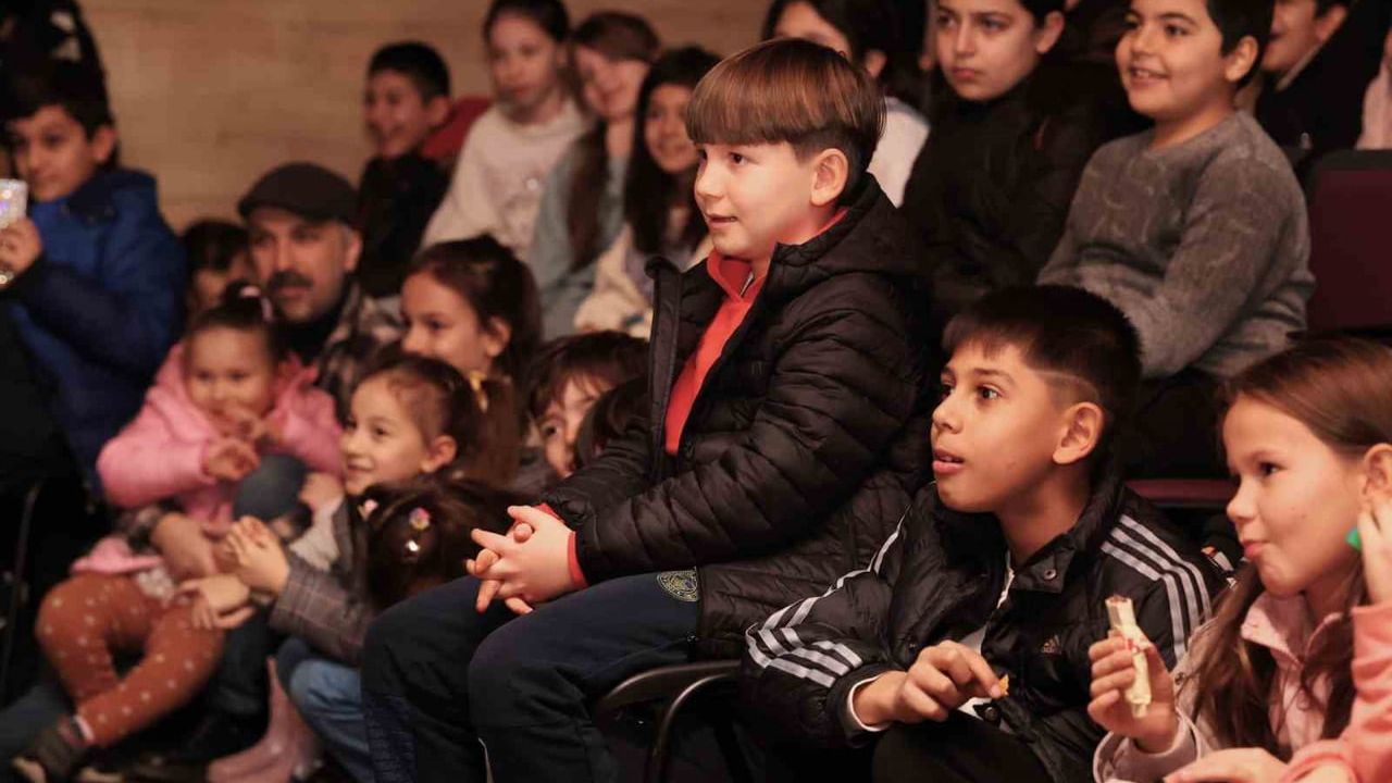 Bursa’da Karagöz Coşkusu: Osmangazi’de 'Karagöz Yolda' Sömestr Şovu