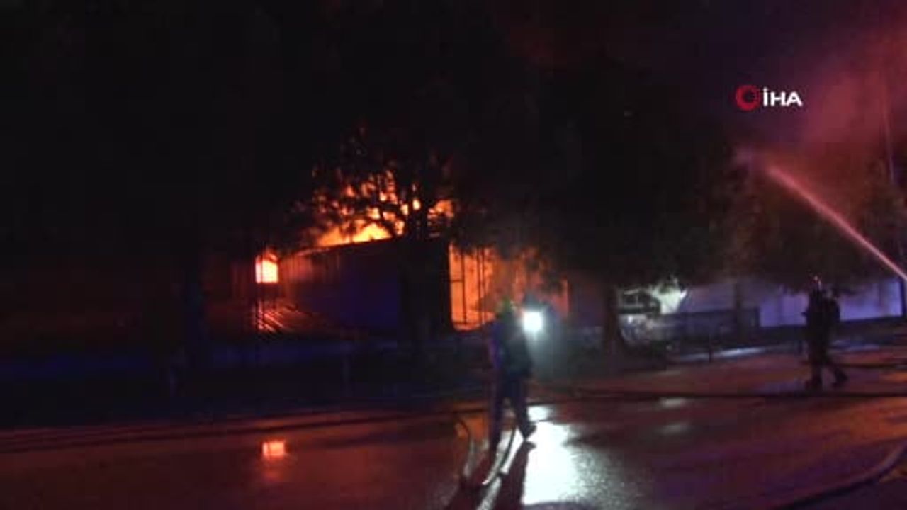 Bursa'da Kimyasal Kaplama Fabrikasında Gece Yangını