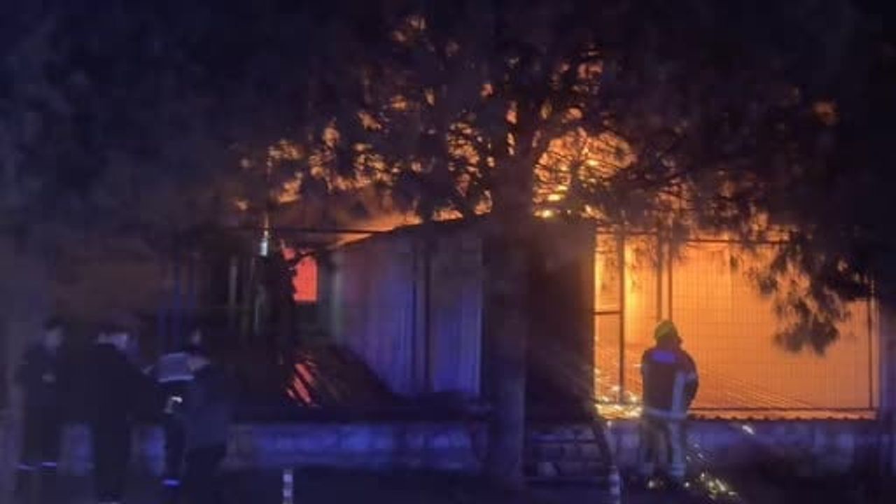 Bursa'da kimyasal kaplama fabrikasında yangın — Minareliçavuş OSB'de müdahale sürüyor