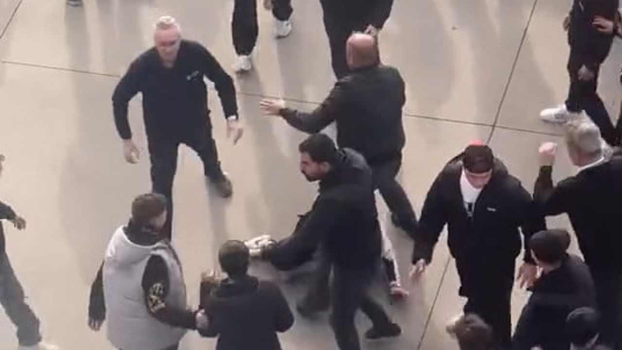 Bursa'da Korupark AVM Otoparkında Gençler Arasında Kavga