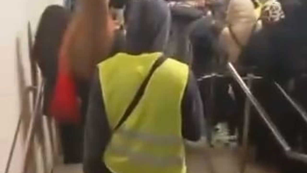 Bursa'da Lodos Metroyu Durdurdu: Poşet Yüzünden Binlerce Yolcu Yolda Kaldı