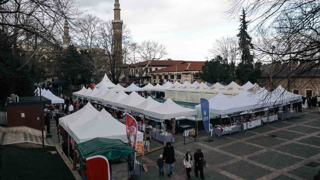 Bursa'da 'Meydan Kadınların' Dayanışma Pazarı 46 Dernekle İlgi Topladı
