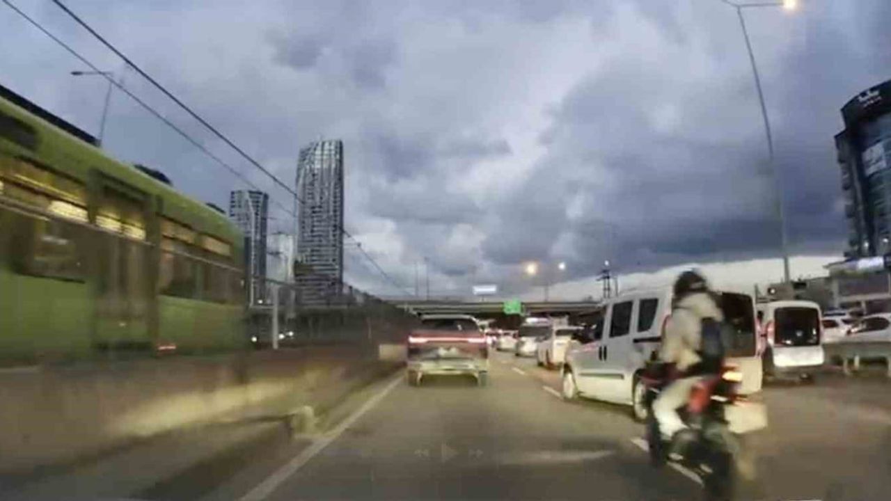 Bursa'da Motosiklet Kazası: Sürücü Yaralıyı Bırakıp Aracını Kontrol Etti