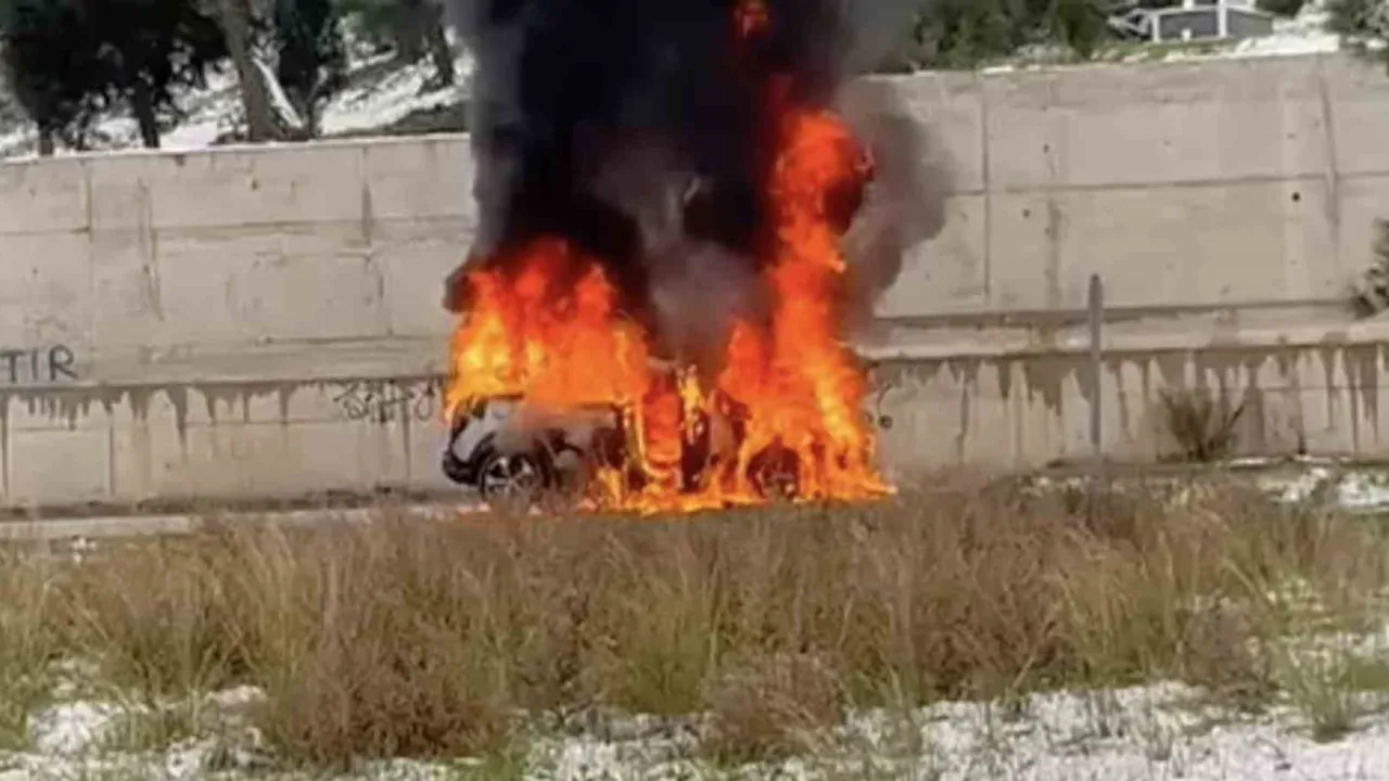 Bursa'da Otomobil Alev Aldı: Gemlik Dürdane'de Trafik Kontrolü