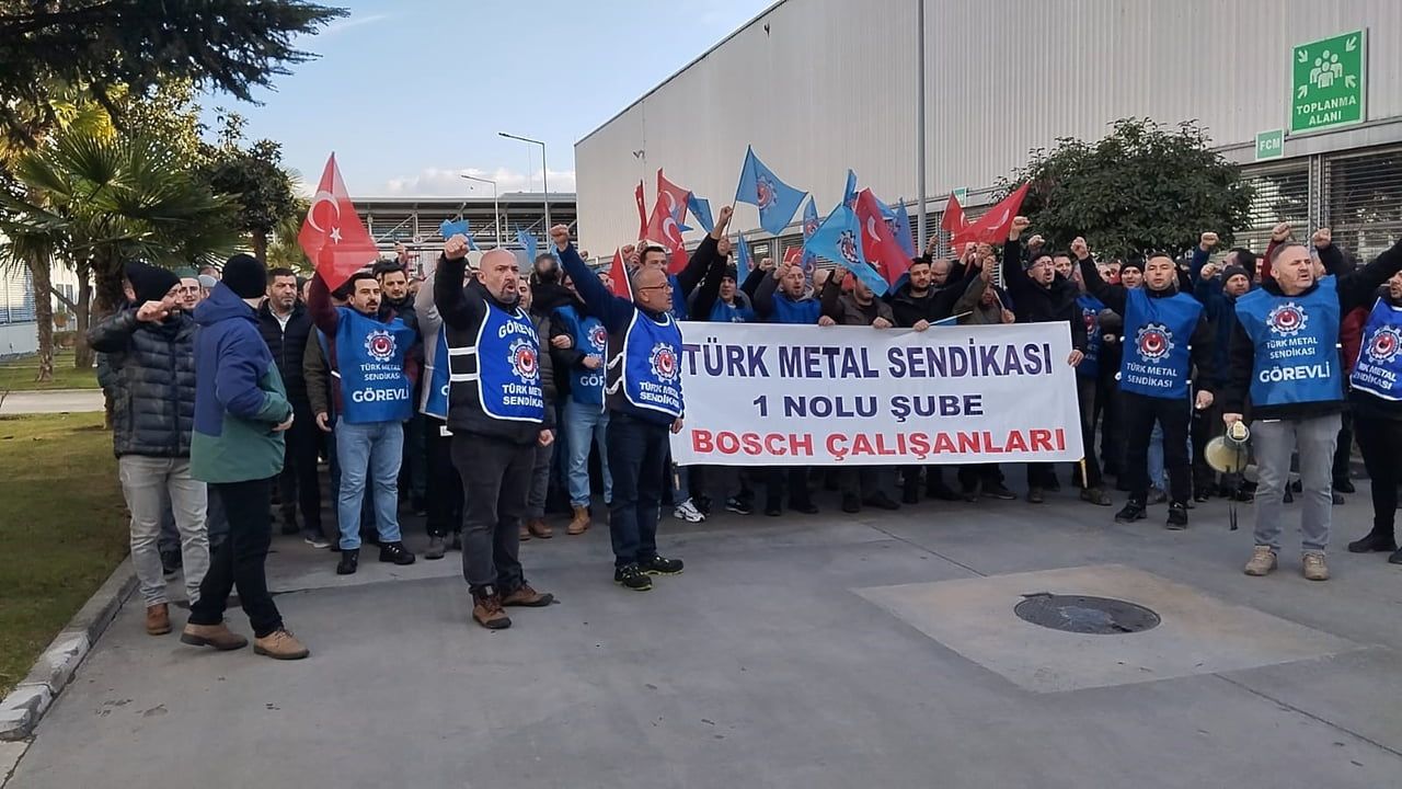 Bursa’da Otomotiv İşçileri Eylemi Sürüyor — MESS Zam Teklifini Güncelledi