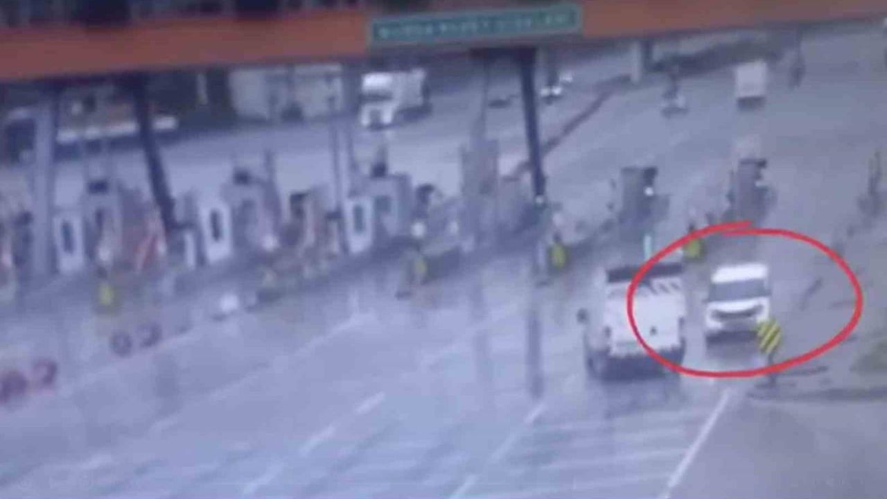 Bursa'da Otoyolda Şok: Hafif Ticari Araç Ters Şeritte Kilometrelerce İlerledi